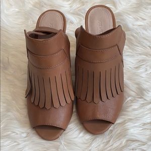 Pour la Victoire Leather block heels